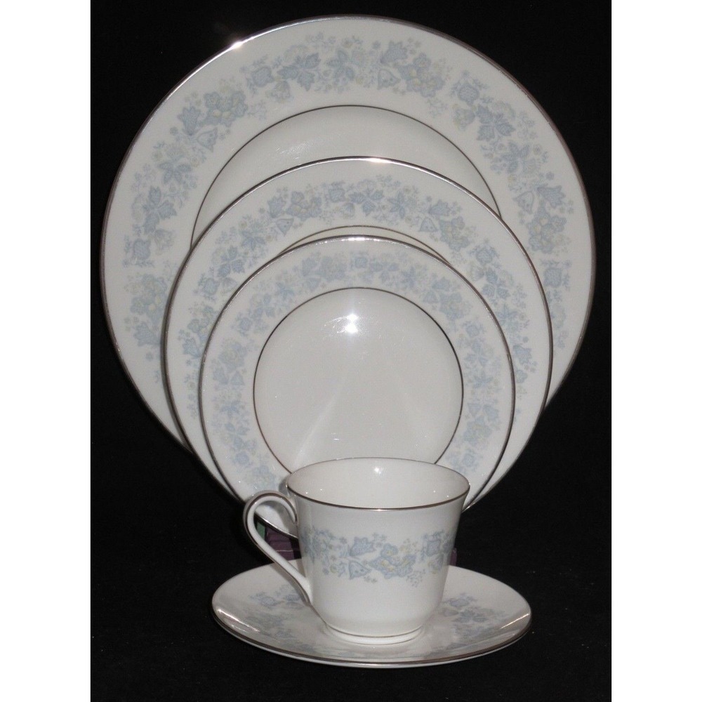 Royal Doulton Meadow Mist Five‎ Piece Place Setting (s) Dinner Plate Cup